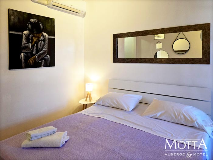 Albergo Asti: Camera Matrimoniale 102 - Lampada