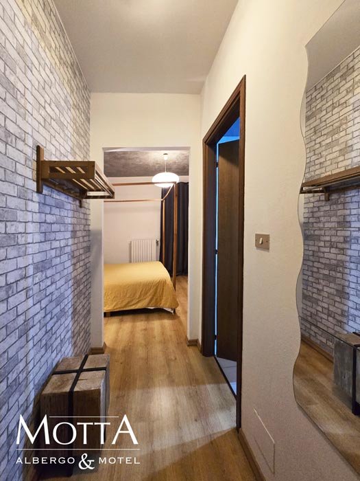 Albergo Asti: Camera Tripla 104 - Ingresso