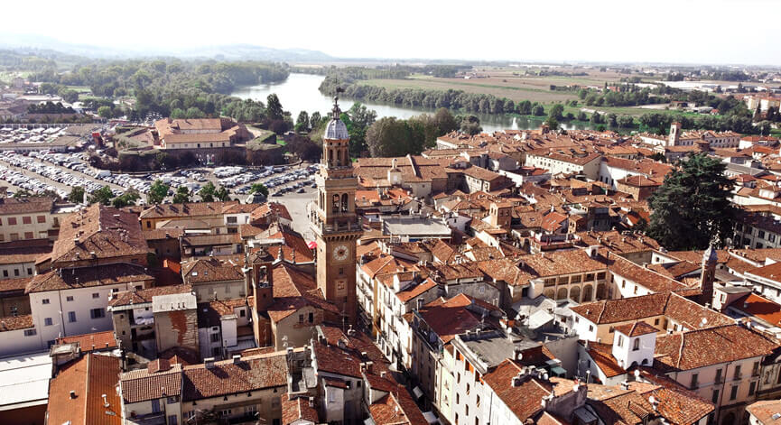 Giri in Moto nelle Langhe - Tour del Monferrato e dell'astigiano Giri in Moto nelle Langhe - Vista Aerea di Casale Monferrato