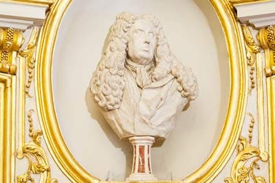 Piemontese: Palazzo Mazzetti, busto del conte Giovanni Battista Mazzetti